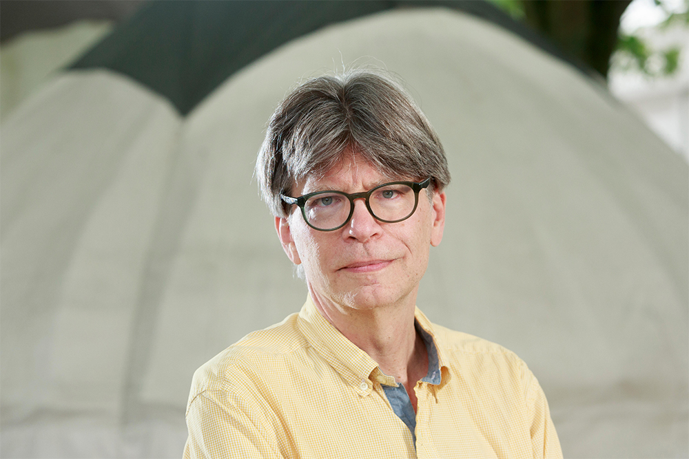 The American novelist Richard Powers (photograph by Pako Mera/Alamy)